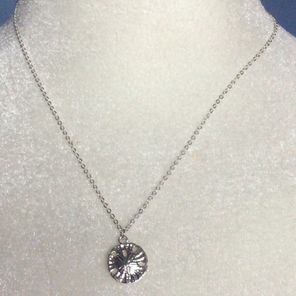 Sand dollar pendant with necklace - Picture 2 of 8